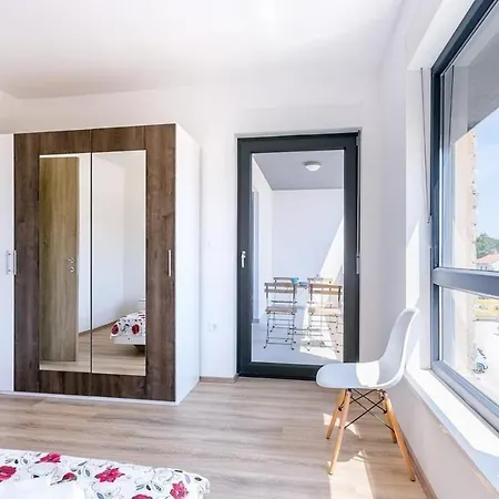 Nevia A6 Apartman *